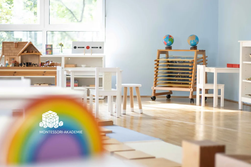 Montessori-Akademie-Schulungsräume-für-angehende-Montessori-Pädagoginnen_ Montessori Kinderhaus Ausbildung für Kinder von 3 bis 6 Jahren – einzige ÖMG-anerkannte Ausbildung österreichweit mit integrierter Kindergruppenbetreuung und praxisorientierten Inhalten und zusätzlich noch das Ö-cert