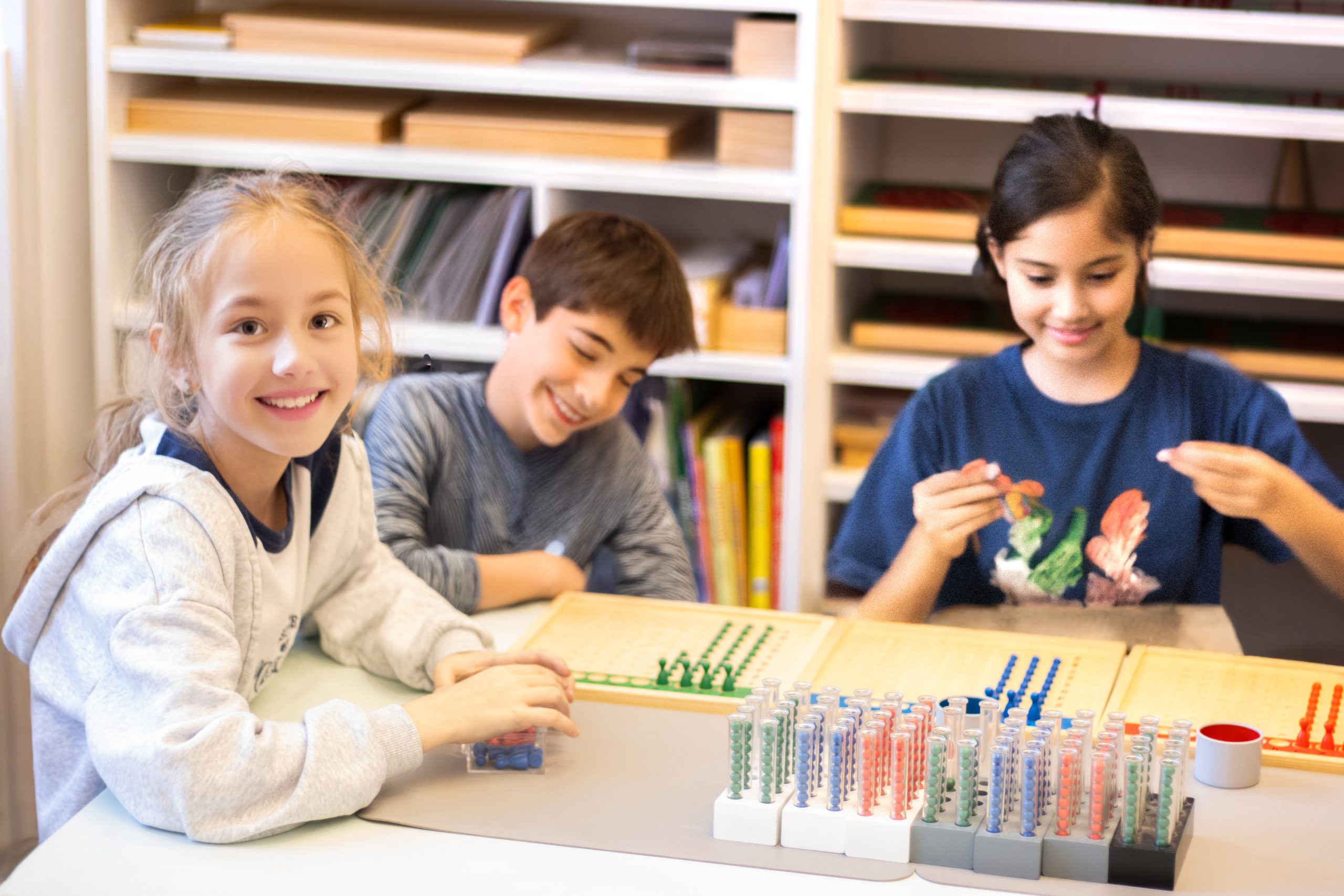 Montessori Schule Ausbildung Lehrerin Montessori-Akademie ÖMG Qualtiät Praxisnah anerkanntes Diplom Pädagogin Montessori Schule Ausbildung für Kinder von 6 bis 12 Jahren - einzig anerkannte Ausbildung von der ÖMG, tiefgehende Praxisorientierung bestätigt, da es kein kurzer Aufbaulehrgang ist und zusätzlich noch das Ö-cert